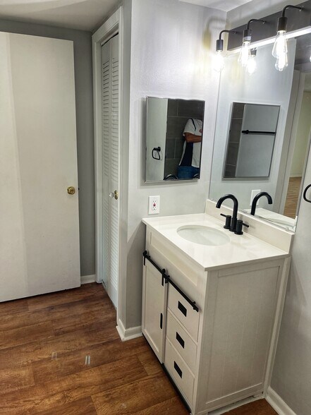 Building Photo - 2846 Somerset Park Dr