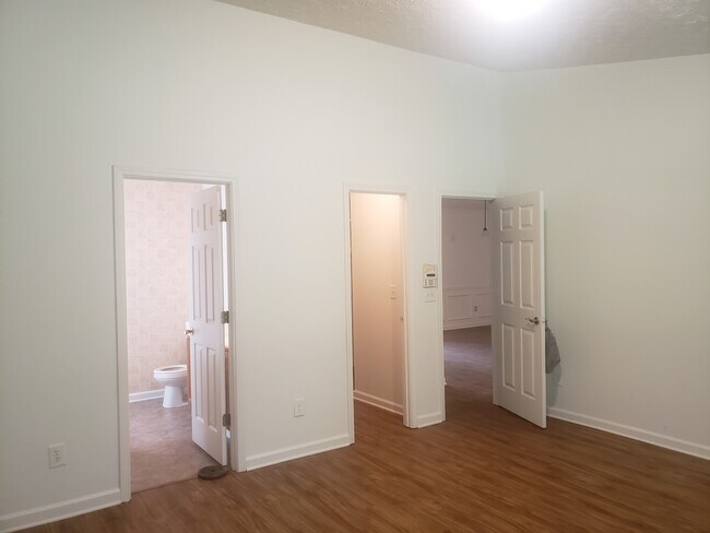 Building Photo - 5511 Walnut Ln
