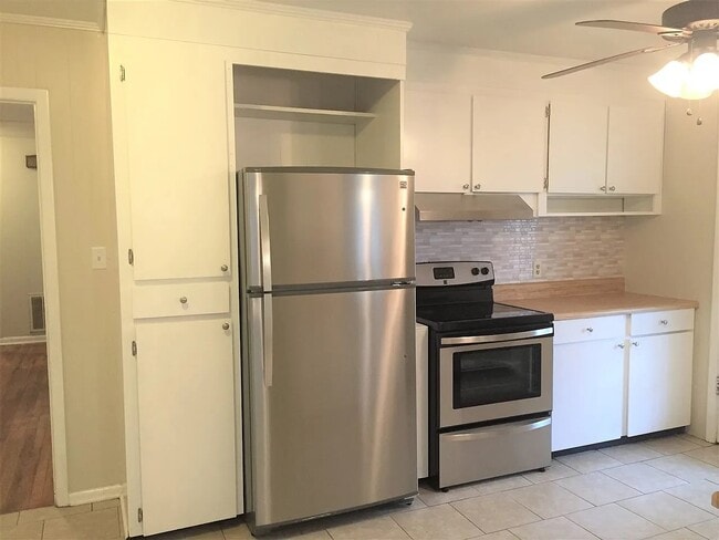 kitchen-stainless steel appliances - 407 Collins Ave