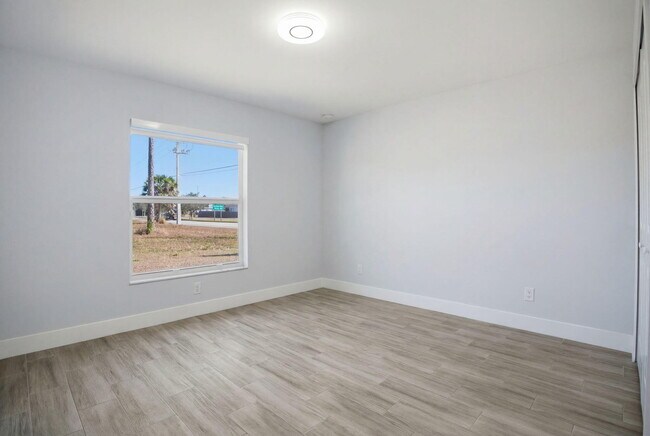 Building Photo - 4593 SW Bradbury St