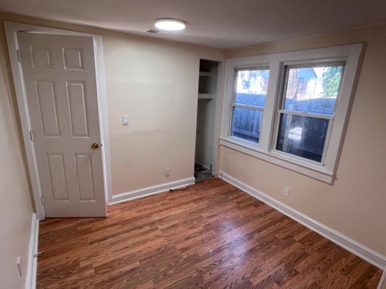 Building Photo - 1824 Briarwood Terrace