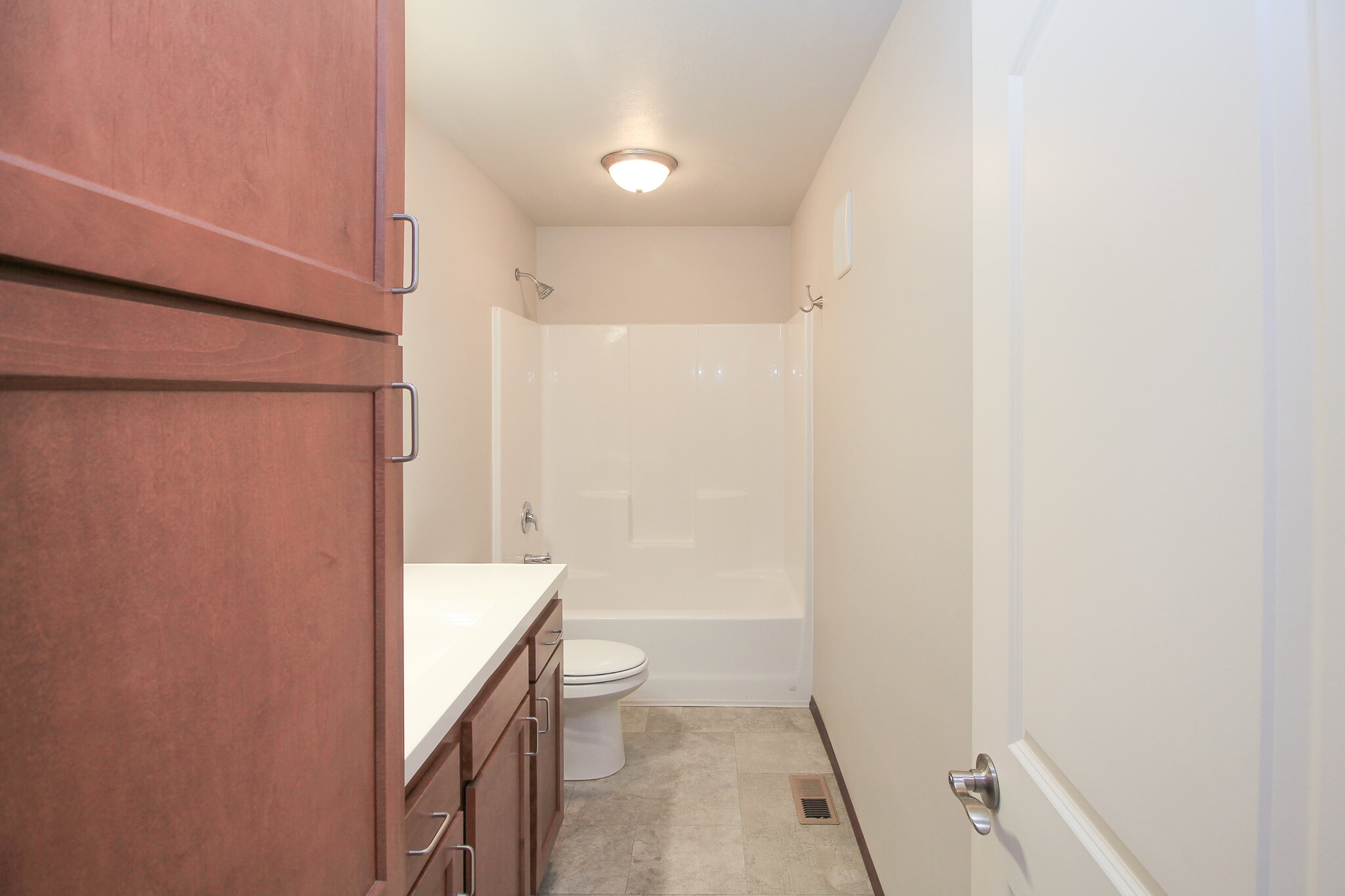 Building Photo - 320 Vernon Dr