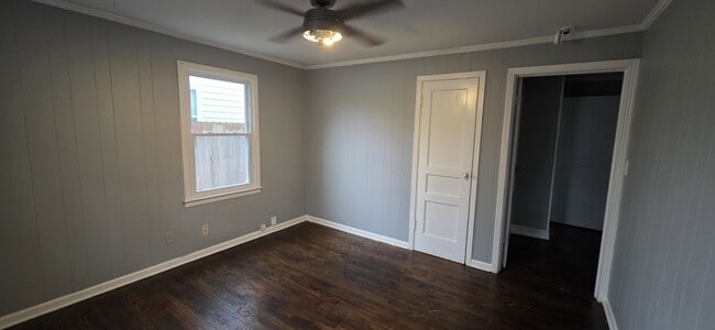 Building Photo - 810 E Vine St