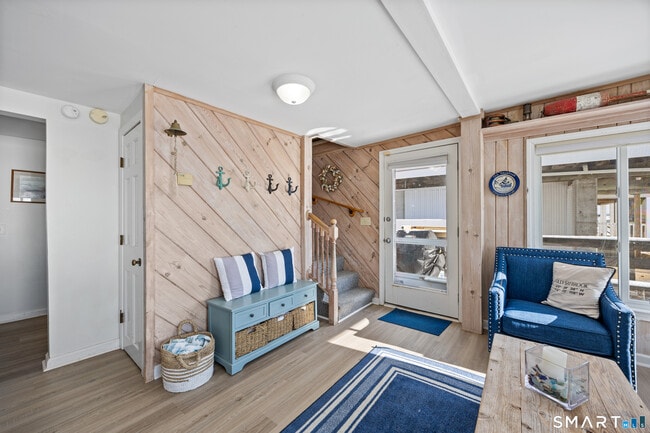 Building Photo - 33 Beach Rd W