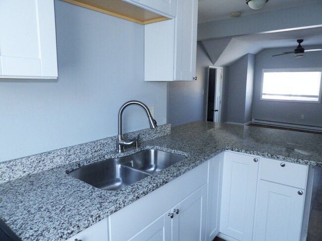 Building Photo - 1 Bed + Extra Room Upper Level Unit in East Harriet Duplex