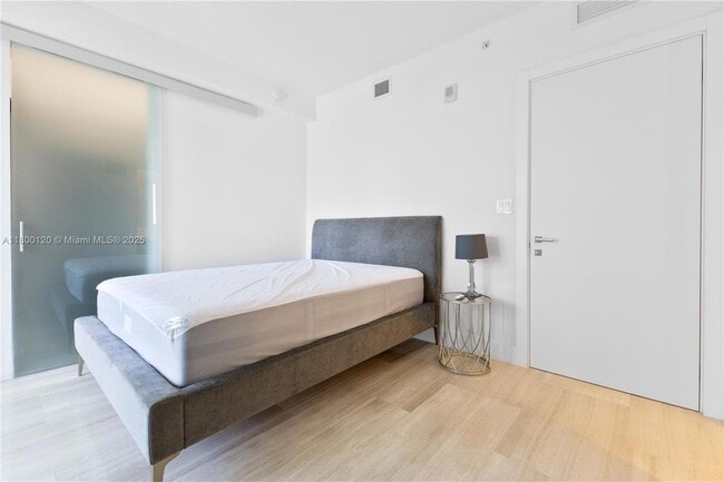 Building Photo - Echo Brickell 1451 Brickell Ave, Unit A1906