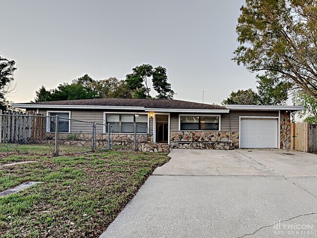 Primary Photo - 2258 Lake Dr