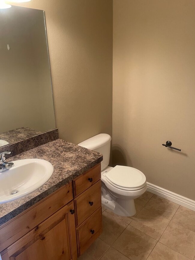 Building Photo - Beautiful 3 Bed, 1.5 Bath Townhome for Rent in The Meadows – Rexburg, ID