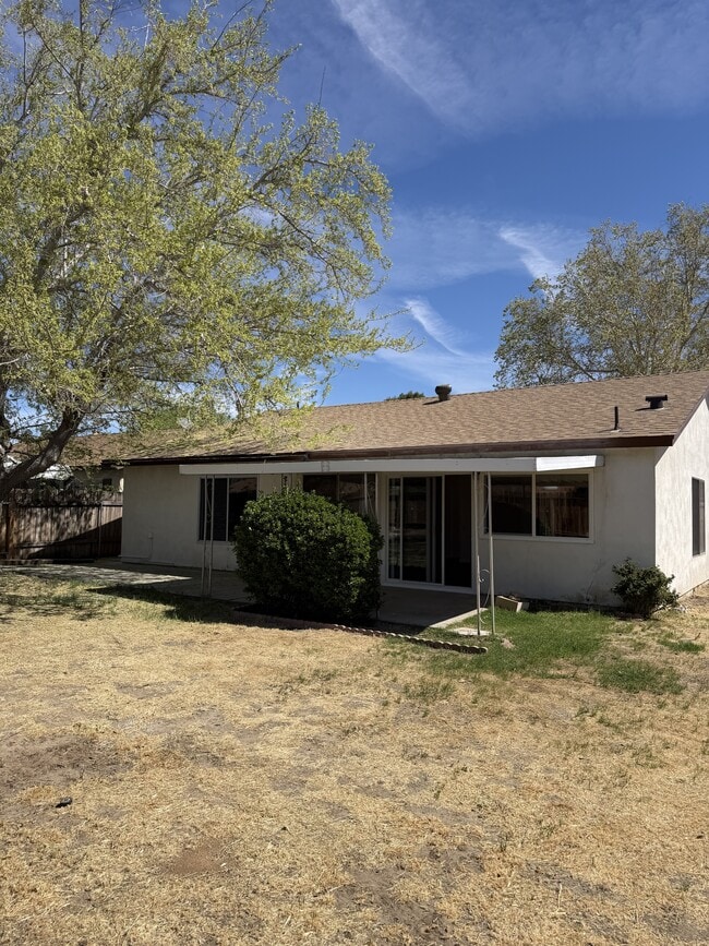 Building Photo - 44215 Hanstead Ave