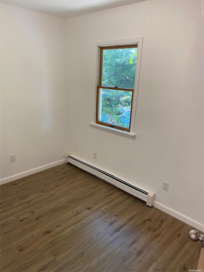 Building Photo - 26 Dryad Rd