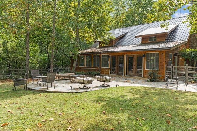 Building Photo - Fully furnished home in Leipers Fork, TN