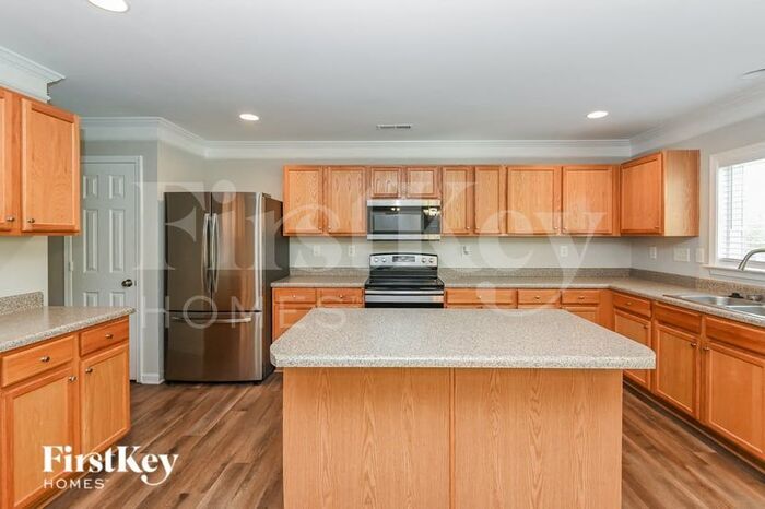 Building Photo - 10827 Glenluce Ave