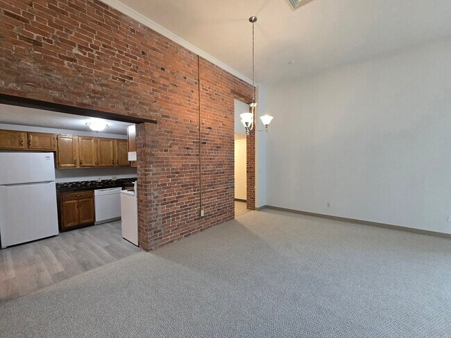 Building Photo - 147 Rawson Rd