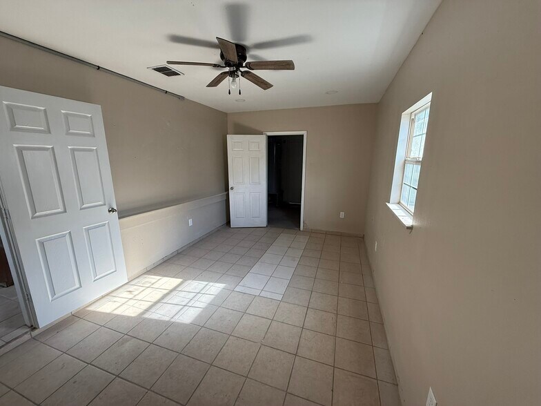 Building Photo - 1907 Oklahoma St