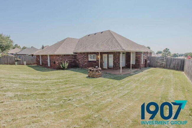 Building Photo - Elegant and Spacious 3-Bedroom Home in Edm...