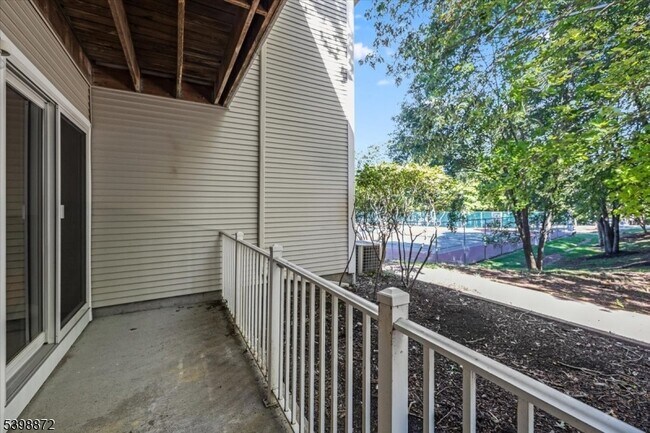 Building Photo - 56 Maple Ln