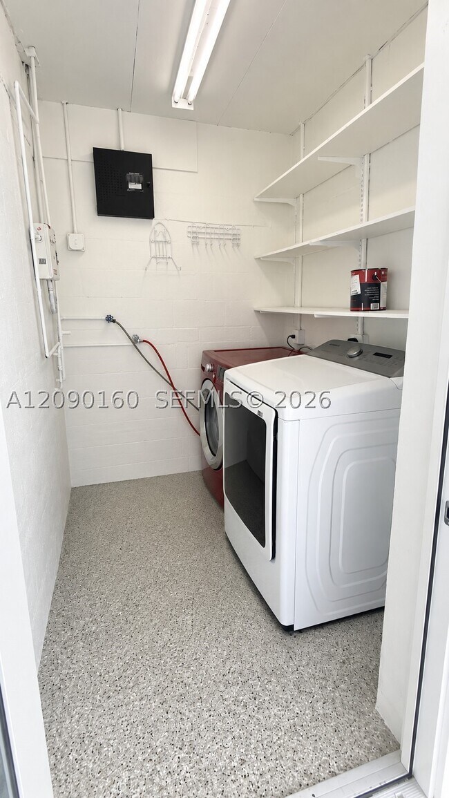 Building Photo - 9851 Martinique Dr