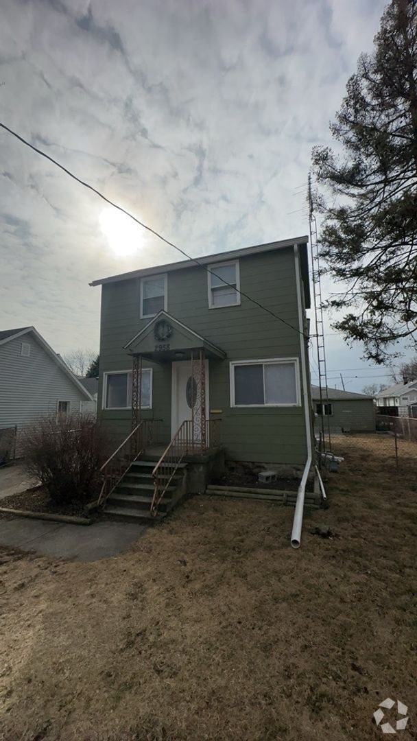 Building Photo - 3 Bedroom Home