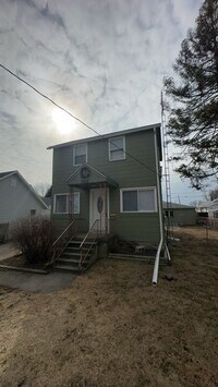 Building Photo - 3 Bedroom House