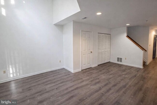 Building Photo - 43 Bank Spring Ct