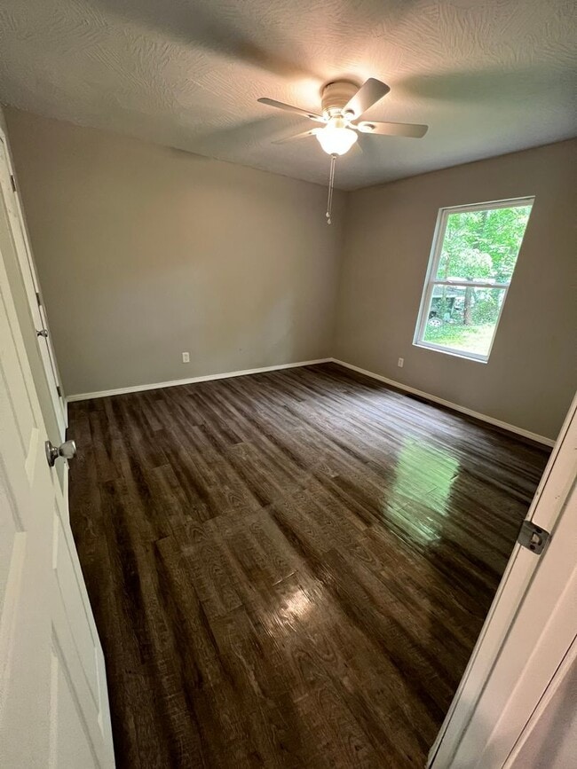 Building Photo - 3 Bed 2 Bath House