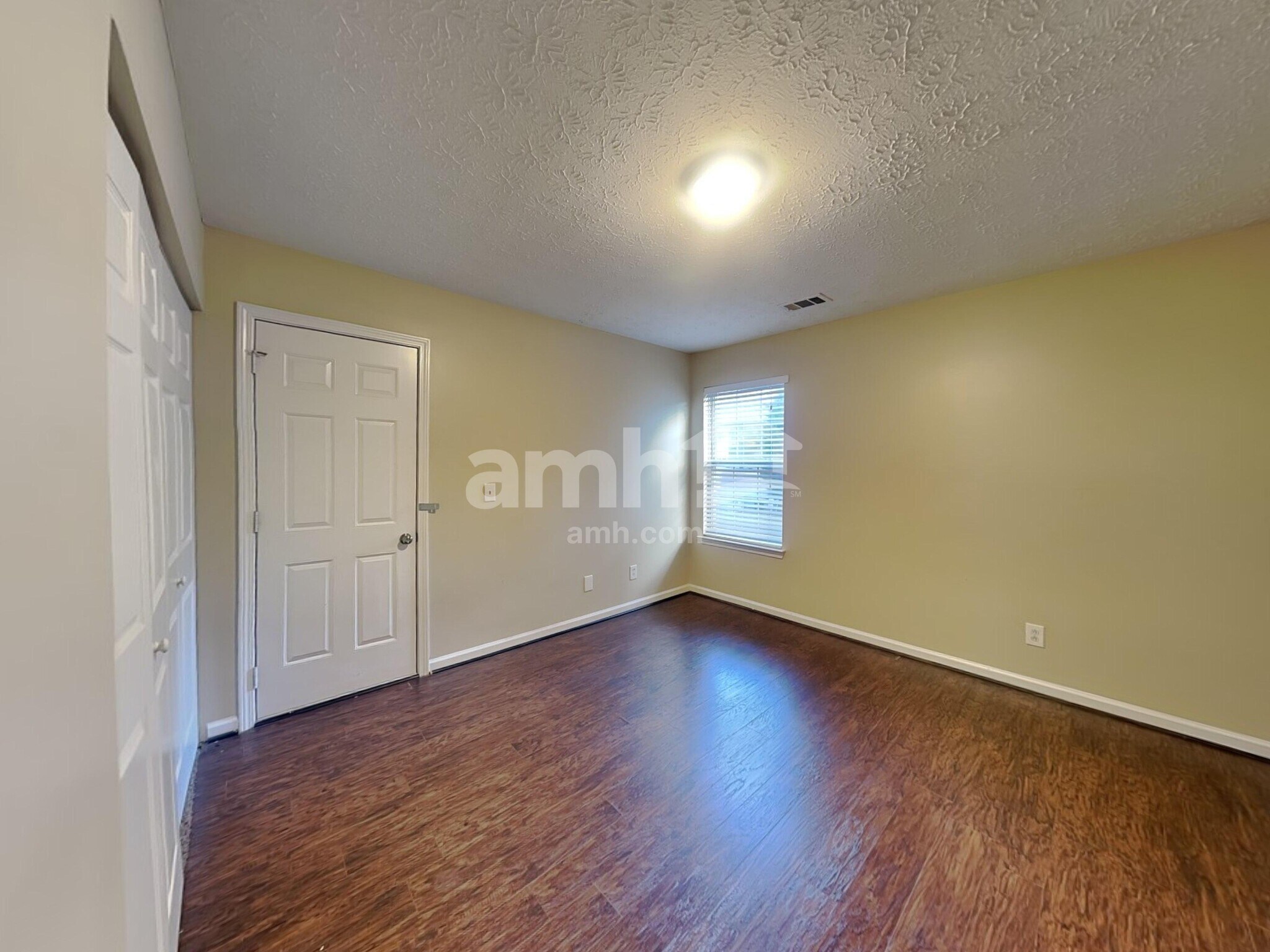 Building Photo - 450 Crested View Dr