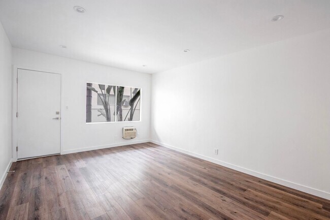 Interior Photo - 937 N Orange Grove Ave