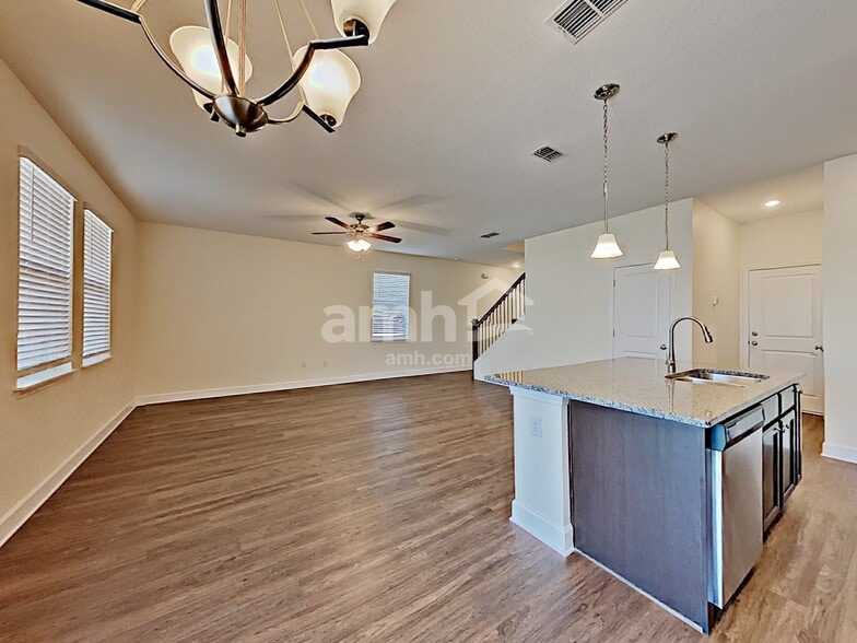 Building Photo - 4723 Birdsong Dr