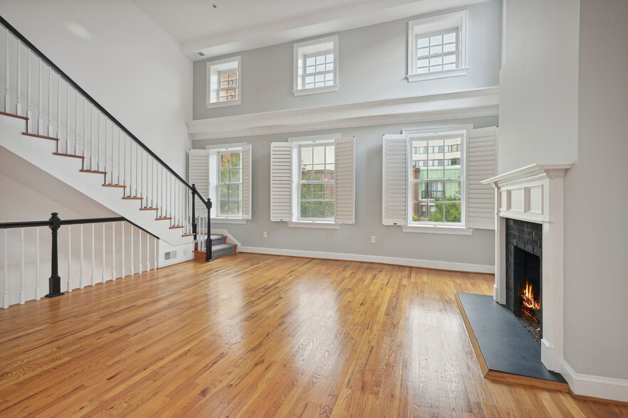 Building Photo - 933 M St NW