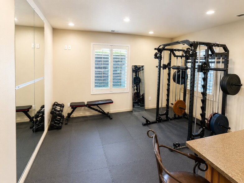Building Photo - 11093 Alta Crest Dr