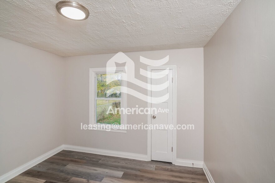 Building Photo - 205 N 39th St