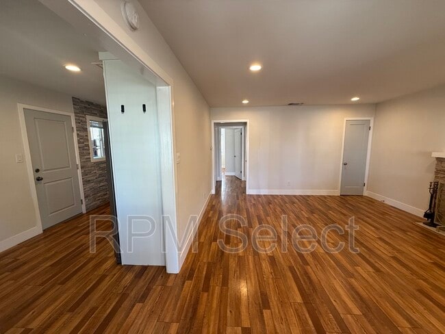 Building Photo - 5021 73rd St