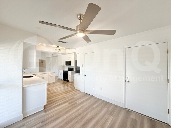 Building Photo - 12810 W Blue Bonnet Dr