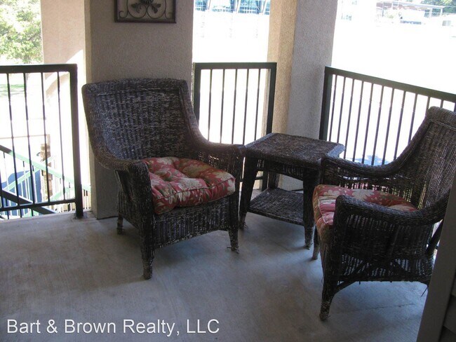 Building Photo - 110 W Rockford Dr