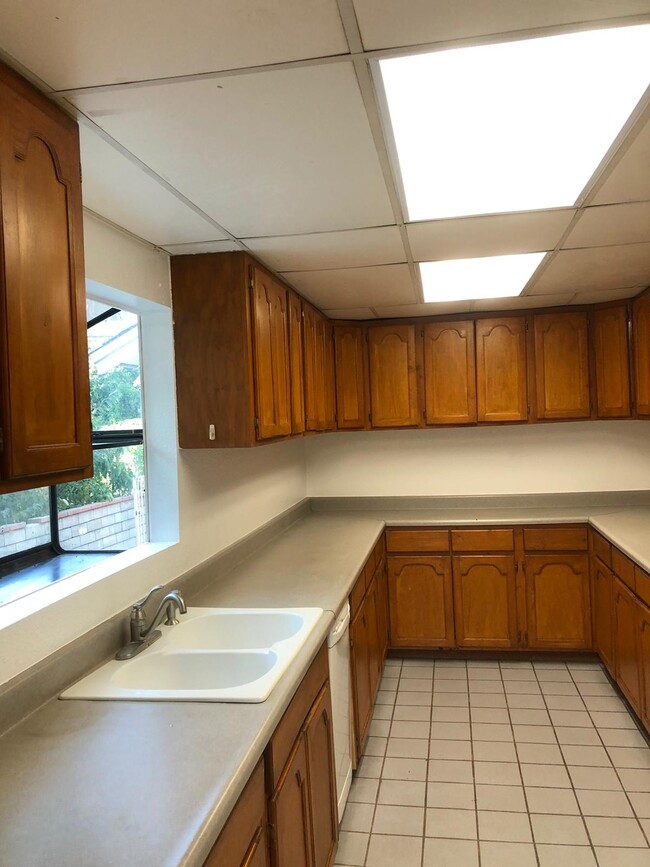 Building Photo - 4220 Duquesne