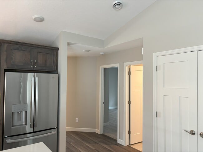 Building Photo - 353 Karen Ln