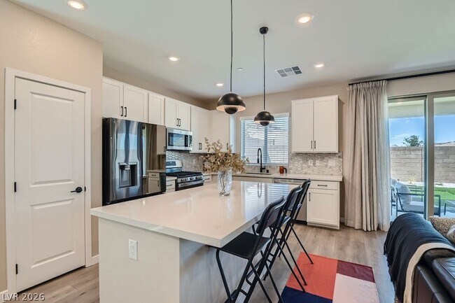 Building Photo - 11604 Desert Hollow Avenue