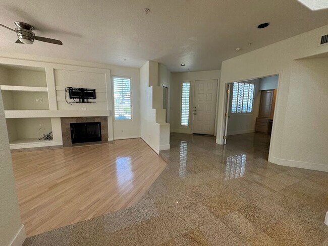 Building Photo - BEAUTIFUL 3 BEDROOM 3 BATHROOM HOME IN GAI...