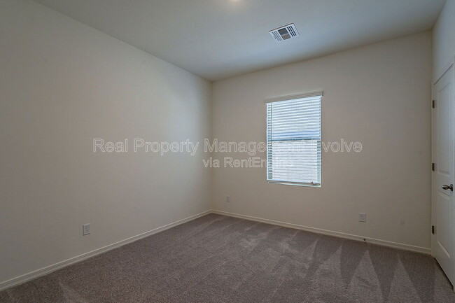 Building Photo - 6450 W Magdalena Ln