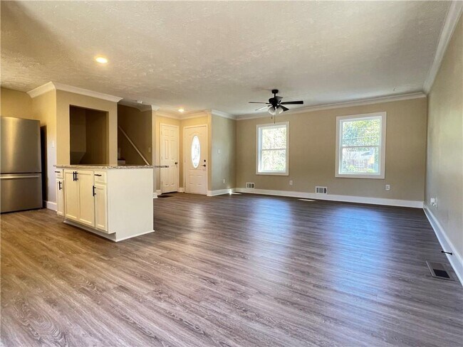 Building Photo - 550 Oglesby Bridge Rd SE