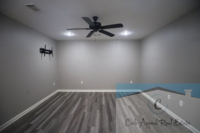 Building Photo - Luxury 2 bed, 1 bath duplex with garage- recent construction!! Washer, dryer and internet, cable ...