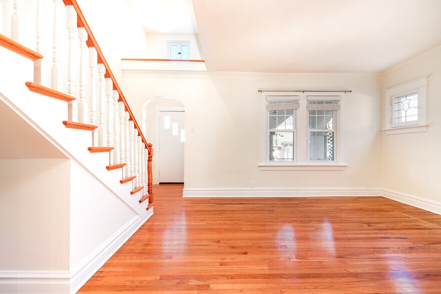 Building Photo - 516 Goethe Ave