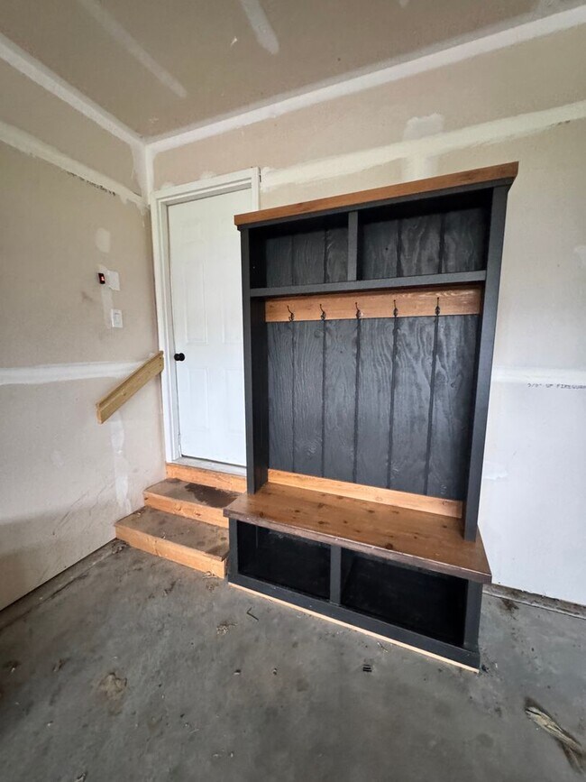Building Photo - Dream House!! 4 Bedroom 3 Bath House in Davenport is a MUST SEE!!