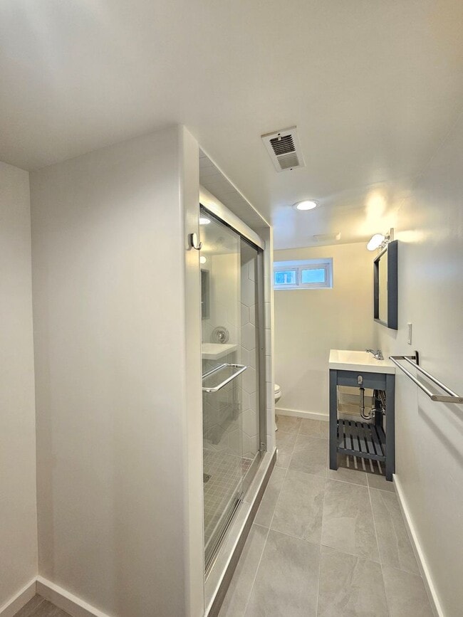 Building Photo - $2,150 - 3 Bed / 2 Bath Rancher Home in Perry District