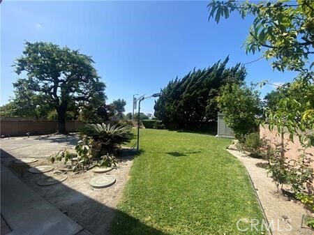 Building Photo - 11095 Begonia Ave