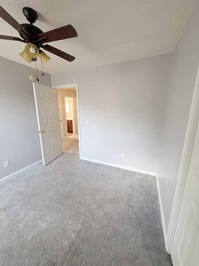 Building Photo - 159 Savannah Hills Dr