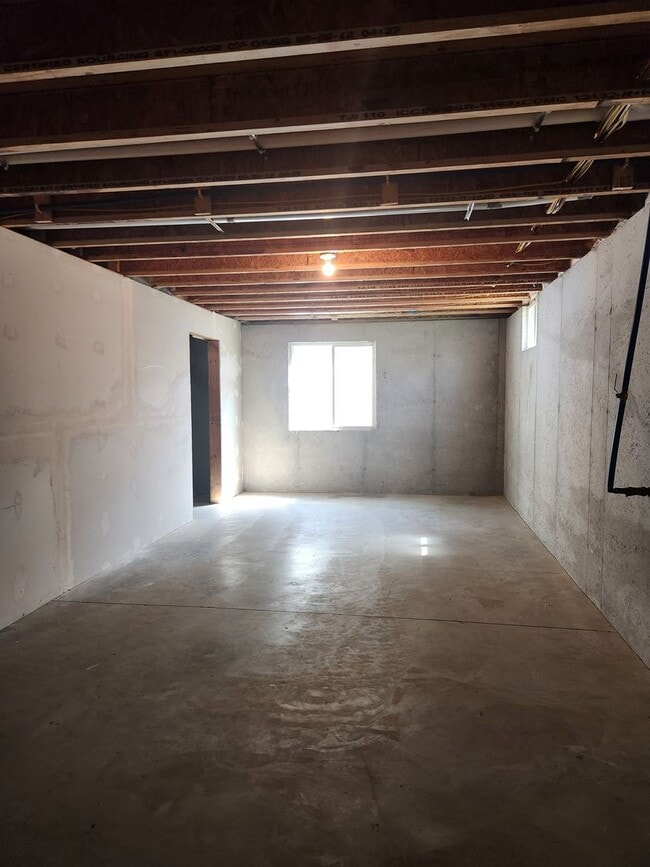 Building Photo - 3 Bedroom House In Alton