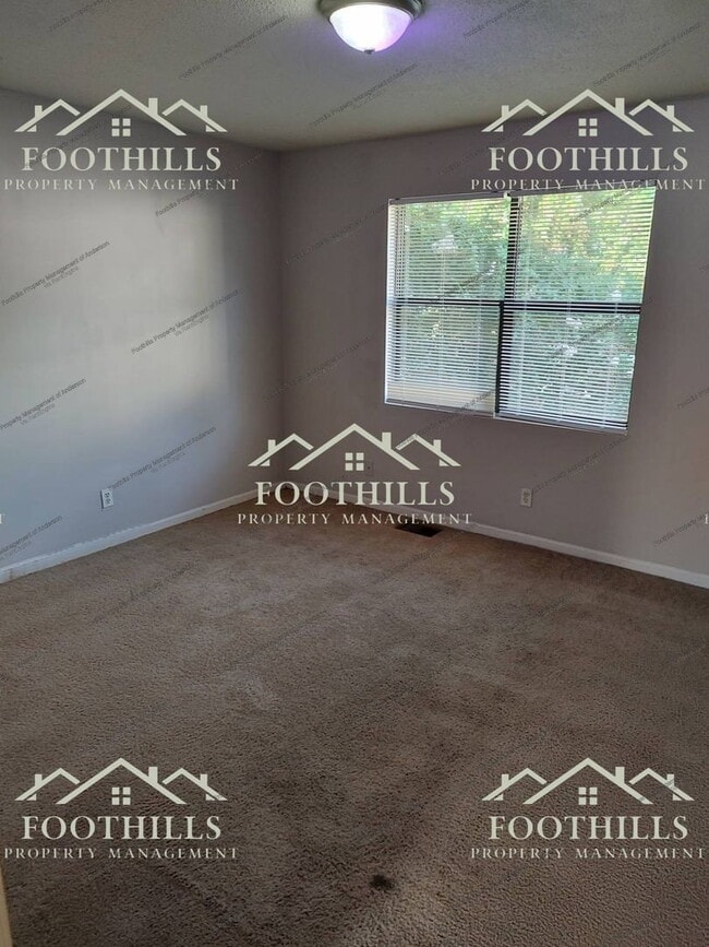 Building Photo - 108 Woodland Dr