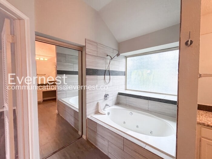 Building Photo - 7842 Royan Dr