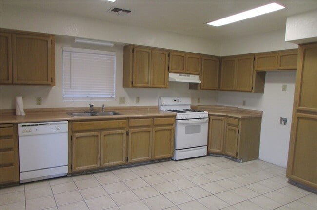 Building Photo - 2428 Pso Cisne